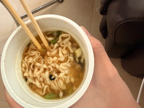 肉汁味杯烏冬 相片 2