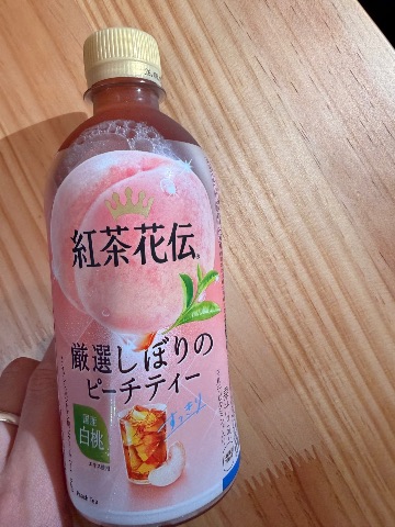 紅茶花伝嚴選搾りピーチティー（紅茶花傳嚴選白桃茶）